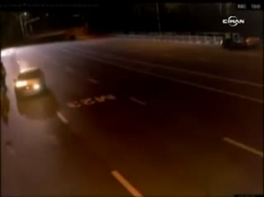 Aç kurt sürüsü otoyola indi, insanlar canini zor kurtardi! (ISTE O GÖRÜNTÜLER)